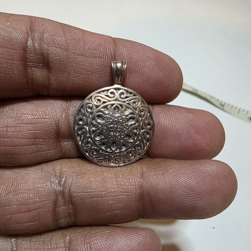 Sterling Silver 925 C&A Round Ornate Serinity Prayer Pendant Weighs 7 Grams